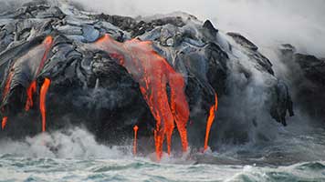 Erforsche die Vulkane mit dem Hintergrundbild Lava. Setze das Hintergrundbild mit dem Namen Lava kostenlos auf deinem Computer und teile es mit anderen Naturliebhabern.