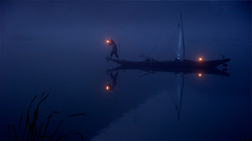 If you want to catch a big fish you should consider fishing at night. But be carefull, you might bump into some deep water monsters! Set the Night Fishing wallpaper on your home screen and enjoy the thrill of a big catch without waking up so early!