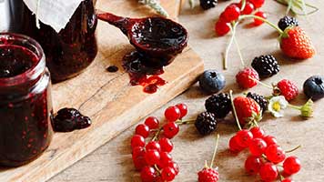 Fill your pantry with some goodies! Or just put them on your homescreen, you'll almost feel the sweet taste of fruit jams. The Goodies theme comes with it's own color set!