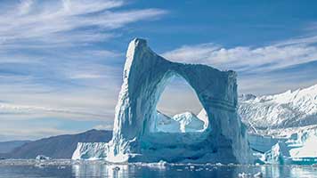 Step through the ice gate and experince the extreme cold. Set the Ice Gate wallpaper on your homepage and combine it with any color set.