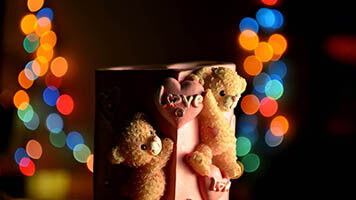 Drücke deine Gefühle mit dem Thema Zärtliche Teddybären aus! Bereite deinen Startbildschirm mit dem Hintergrundbild Zärtliche Teddybären für besondere Tage vor!
