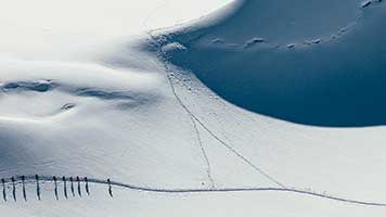 Vamos a hacer una expedición al Polo Sur. El desconocido nos espera ahí. Si no estás preparado a enfrentar la tormenta de nieve tal vez es más indicado descargar el tema llamado Polo Sur en tu computador y evitar el frío extremo.