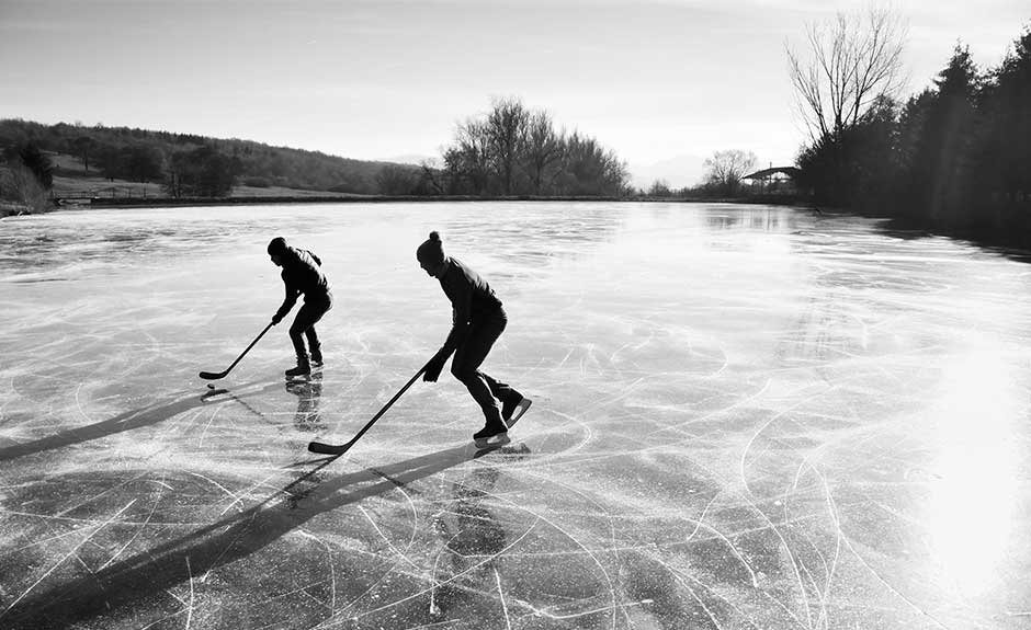 Winter is here so let's go to the frozen lake for a hockey game! Bring the whole gang cause it's going to be fun! But if you're still recovering from the last game just set the Frozen Lake theme on your homepage!