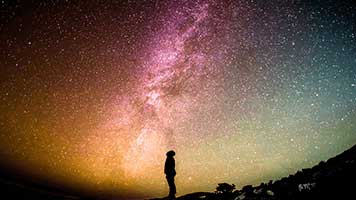 Es gibt nichts schöneres als den Sternenhimmel zu betrachten! Um das tun zu können, solltest du das Thema Himmlisch auf deiner Startseite einstellen und dich von der edlen Natur beeindrucken lassen sollst!